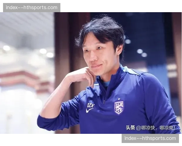 武汉三镇换帅引球迷不满：保级功臣邓卓翔被排除教练组，墨西哥教练莫拉上任