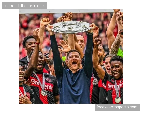 官方：哈维-阿隆索与勒沃库森续约至2027年，终结离队传言