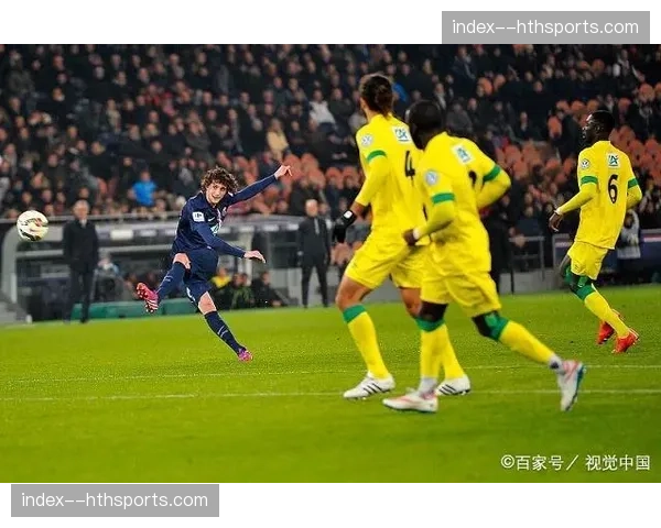 半场：斯特拉斯堡0-0南特，双方射门寥寥机会平淡