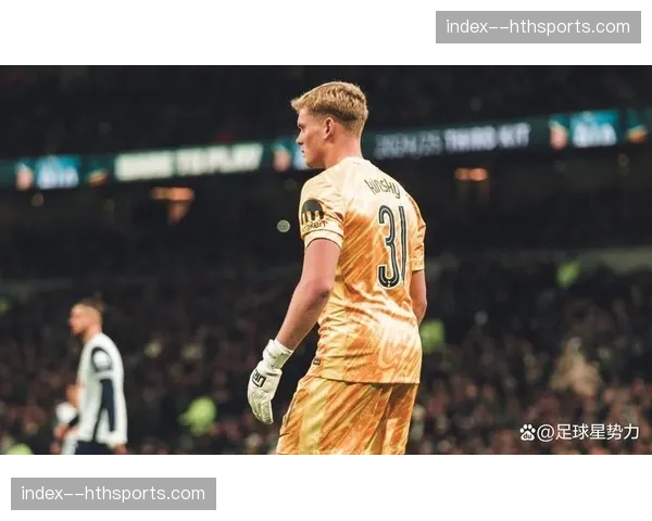 门将失误:维卡里奥扑救脱手,导致热刺率先丢球 门将失误:维卡里奥扑救脱手,导致热刺率先丢球